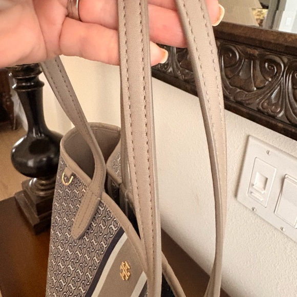 Tory Burch Gemini Link tote - Picture 7 of 8